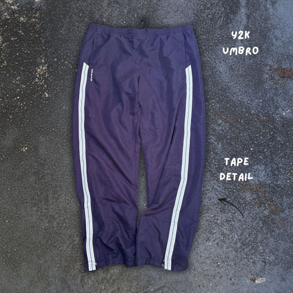 Vintage 90s/Y2K Umbro Track Pants Size L Navy Blue Tape Detail Wide Leg Ankle Zip