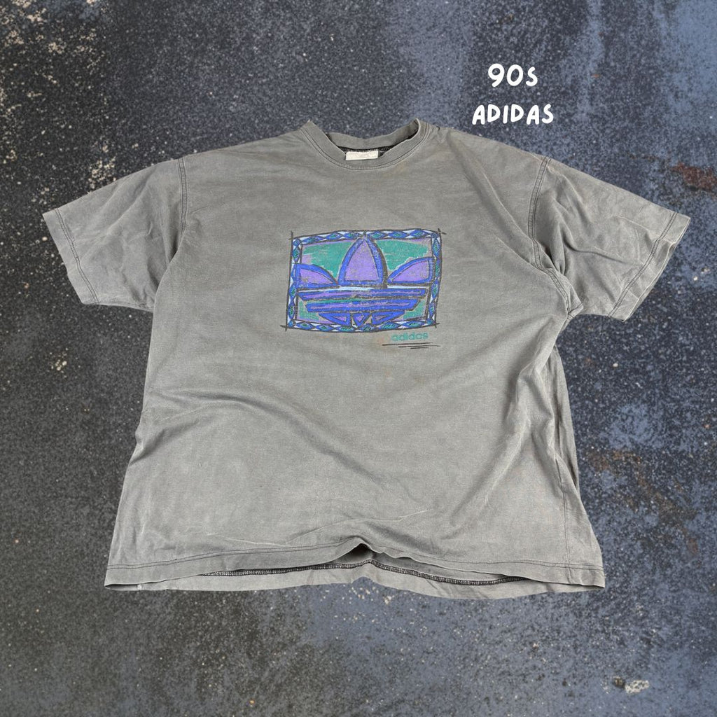 Vintage 90s Adidas T-Shirt Size XL Grey Retro Front Graphic Flower Logo Oversized