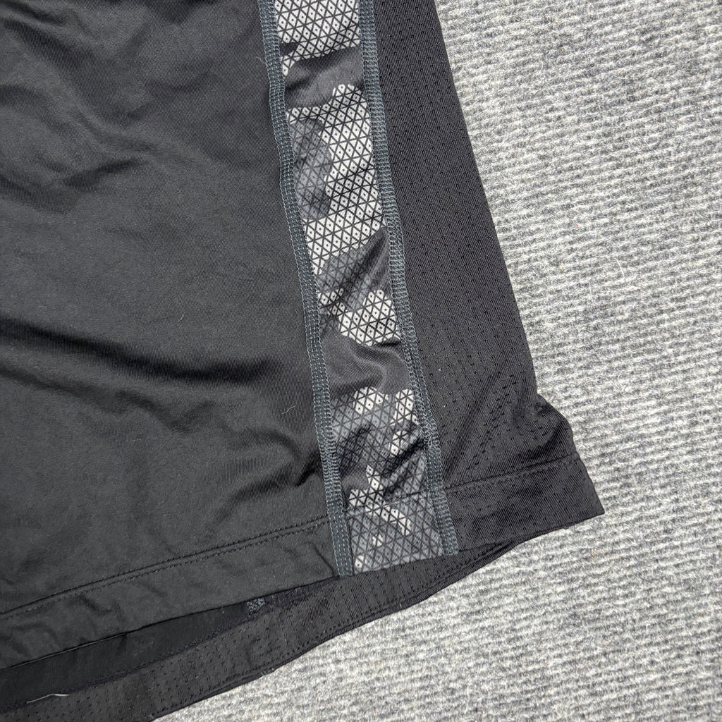 Tapout Sleeveless Training Tank Black Grey Camo Mesh Panels photo 4